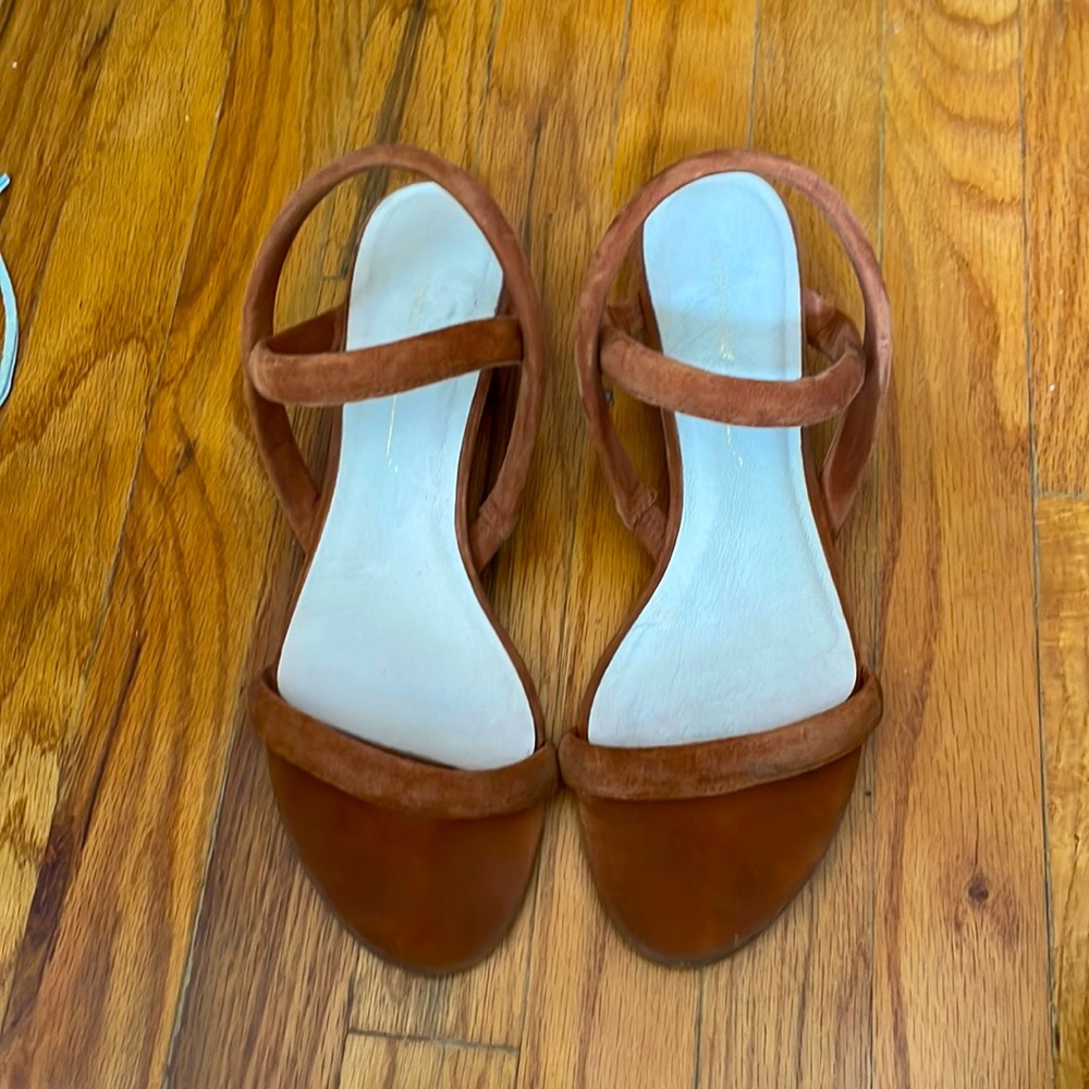 Size 9 suede low heel
